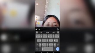 Asian teen show her pussy