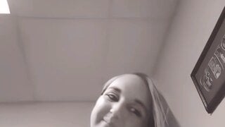 Liz Plays SPICY Omegle Game (2015)