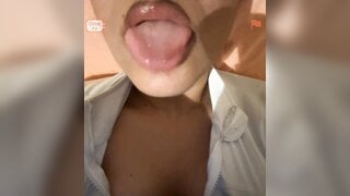 Usa slut fingering her tight little pussy