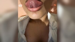 Usa slut fingering her tight little pussy