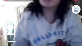 Chubby girl shows boobs and ass on monkey app