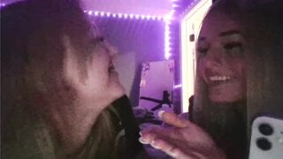 2 girls on ome.tv