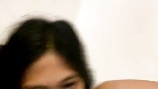 Filipina shows her tits on ometv