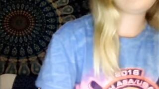 Sexy Omegle Slut With Her Toy