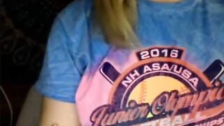Sexy Omegle Slut With Her Toy