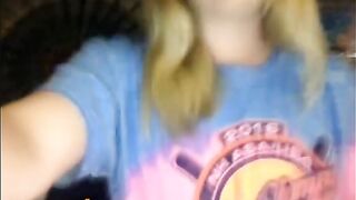 Sexy Omegle Slut With Her Toy