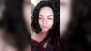 beautiful milf exposes her tits