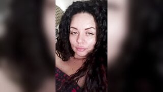 beautiful milf exposes her tits