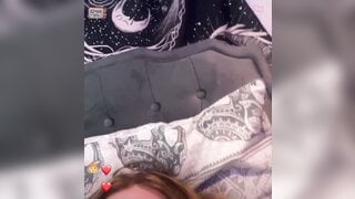Girl on Omegle rubbing clit