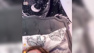 Girl on Omegle rubbing clit