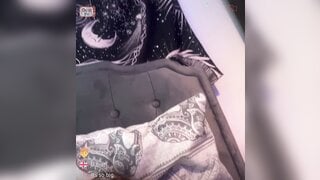 Girl on Omegle rubbing clit