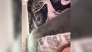 Girl on Omegle rubbing clit