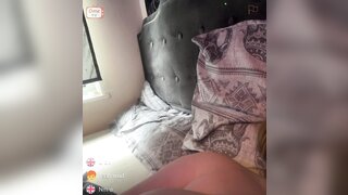Girl on Omegle rubbing clit