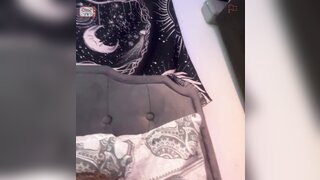Girl on Omegle rubbing clit