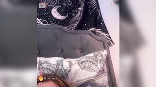 Girl on Omegle rubbing clit