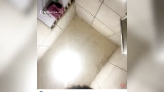 Fat brazilian masturbates in a bathroom near to her famil5