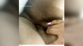 Fat brazilian masturbates in a bathroom near to her famil5