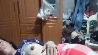 Husband shows off his wife over ometv