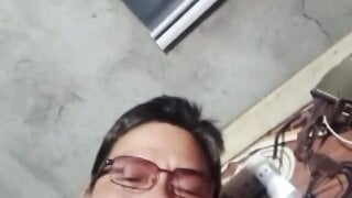 Husband shows off his wife over ometv
