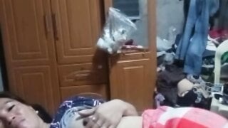Husband shows off his wife over ometv