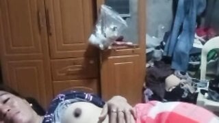 Husband shows off his wife over ometv