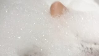 20yo American needed to cum in bath with toothbrush