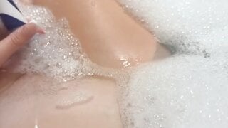 20yo American needed to cum in bath with toothbrush