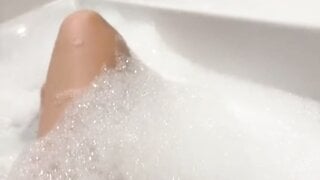 20yo American needed to cum in bath with toothbrush