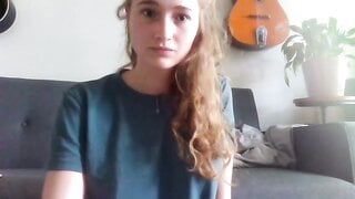 Shy Guitar Girl quick flash