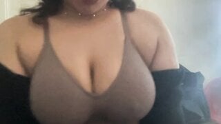 Latina bounces and shakes her tits for cum