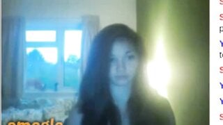 Teen with amazing body uses hairbrush on Omegle