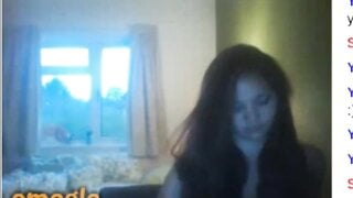 Teen with amazing body uses hairbrush on Omegle