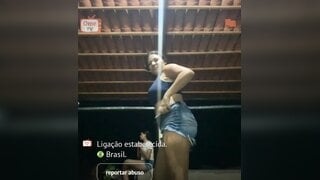Brazilian slut milf flashes nipple and go back to twerking