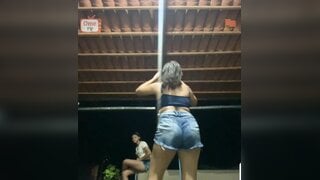 Brazilian slut milf flashes nipple and go back to twerking