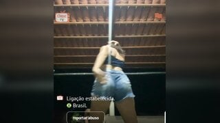 Brazilian slut milf flashes nipple and go back to twerking